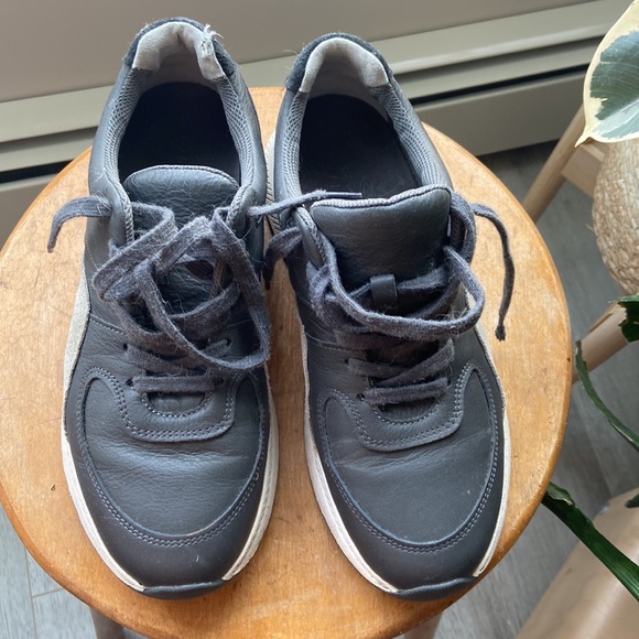 Everlane Tread Sneakers - Picture 2 of 7
